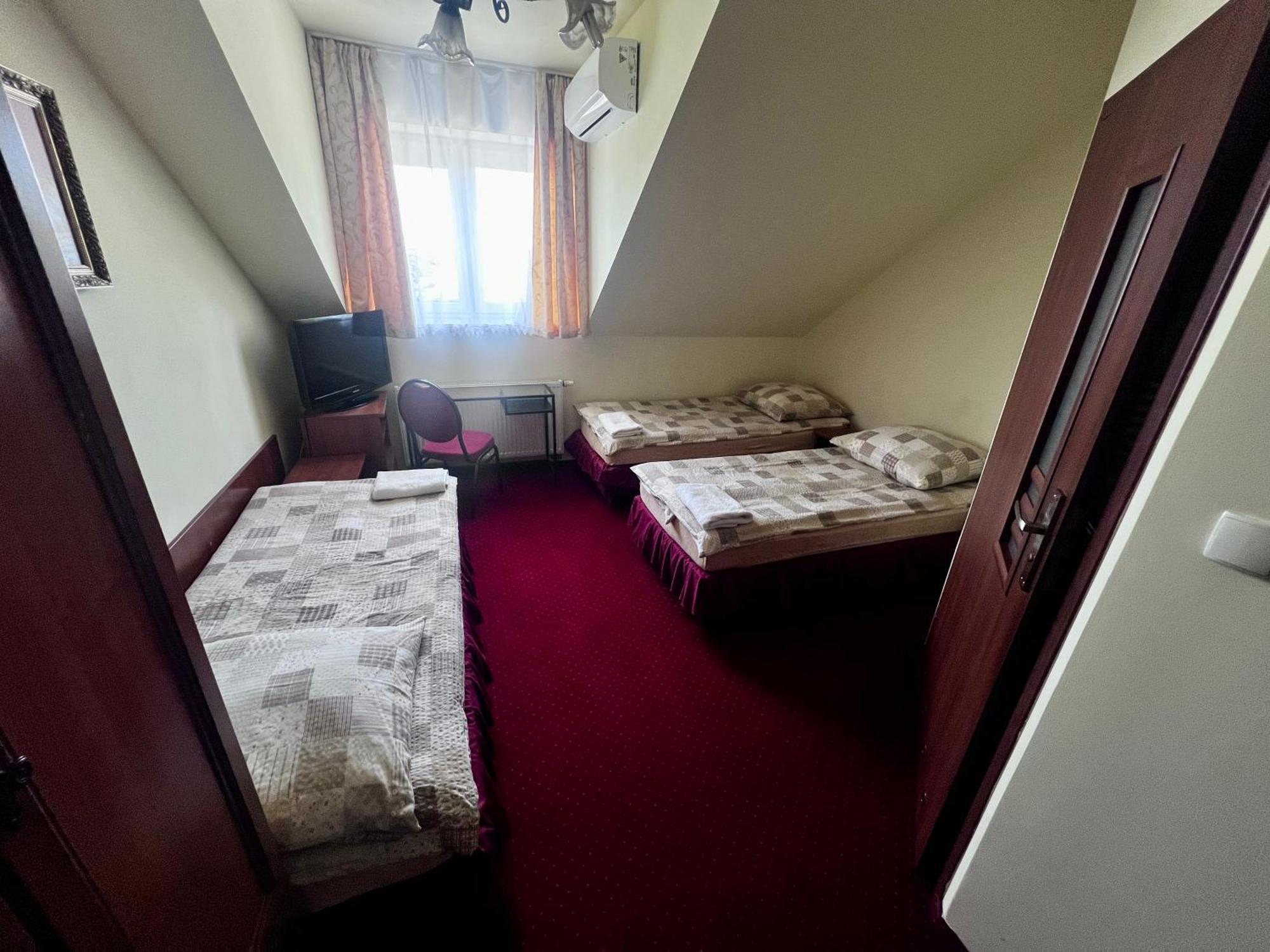 Zajazd Skorpion B&B オシフィエンチム エクステリア 写真