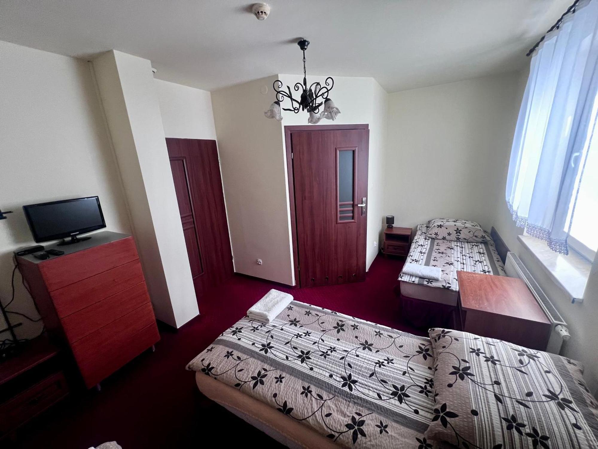 Zajazd Skorpion B&B オシフィエンチム エクステリア 写真