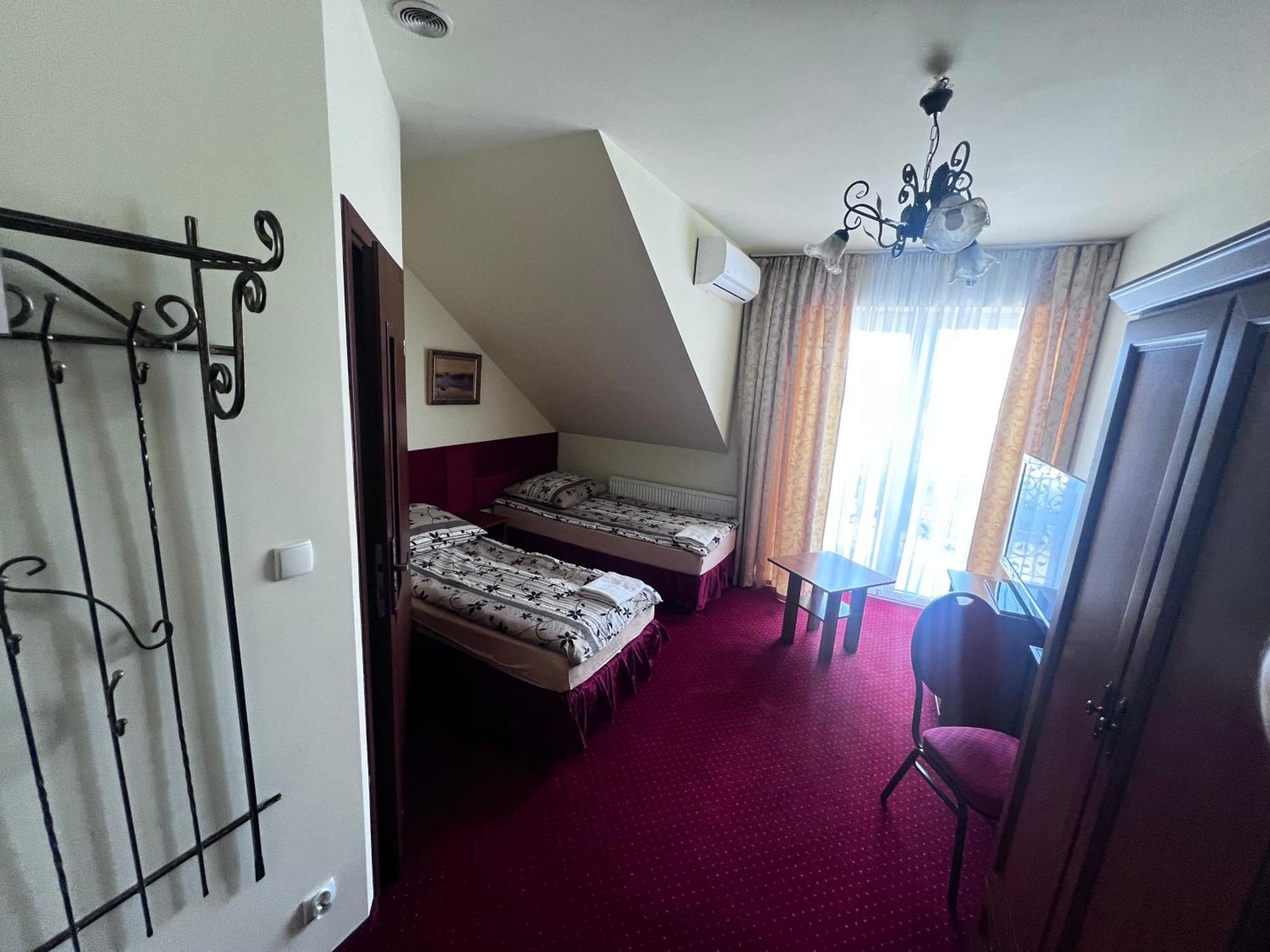 Zajazd Skorpion B&B オシフィエンチム エクステリア 写真